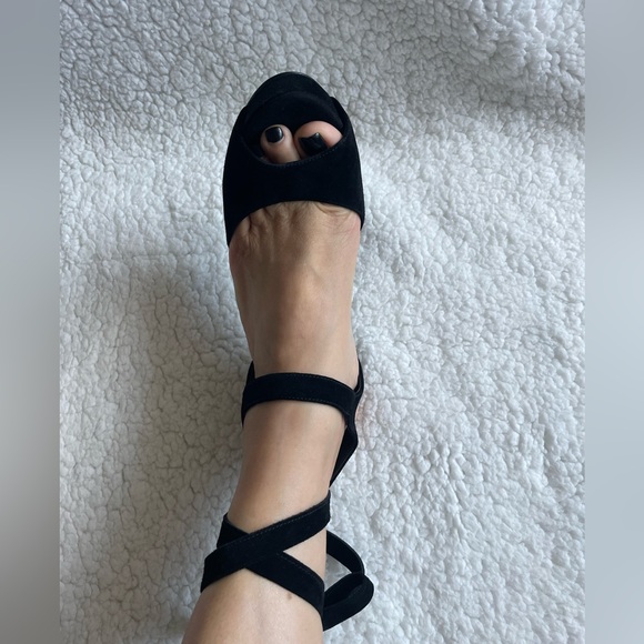 Guess Criss Cross tie sexy heels - Picture 2 of 8